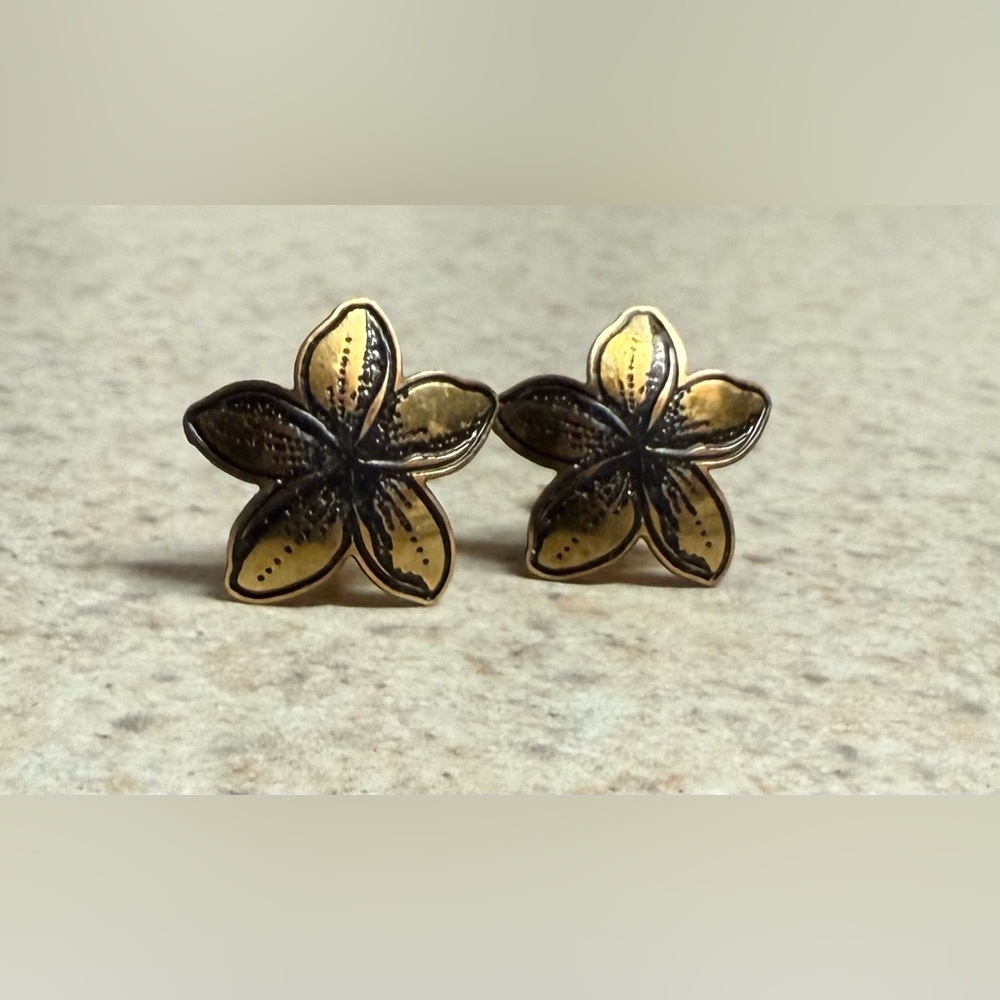 Vintage Leighton Lam Hawaiian Flower Clip-On Earrings Gold Tone Tropical Floral